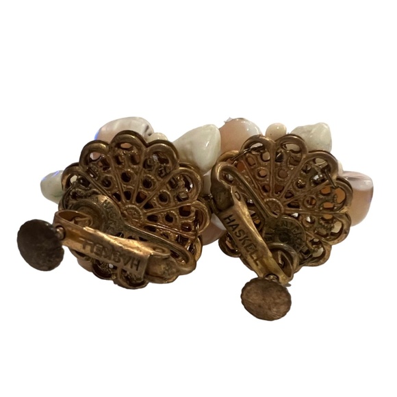 Miriam Haskell Earrings Vintage Signed Faux Coral Shell Beaded Clip/ Screw back - Picture 4 of 14